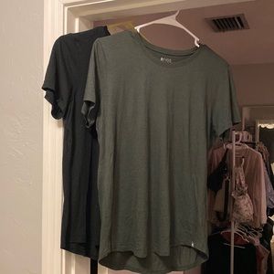 Figs super soft short sleeved underscrub shirts - black and grey size medium